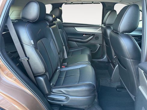 Certified 2025 MAZDA CX-70 Plug-In Hybrid w/ Premium Pkg image 18