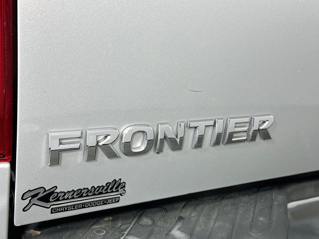 Used 2013 Nissan Frontier SL w/ Moonroof Pkg RWD image 28