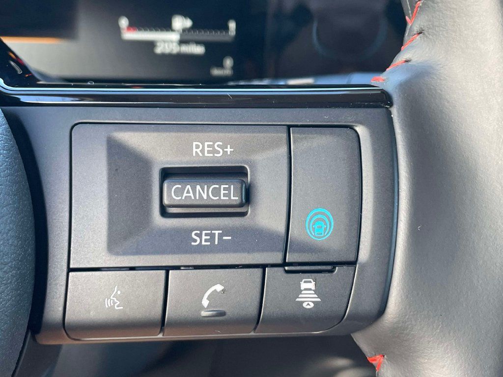 Used 2025 Nissan Kicks SR FWD image 28