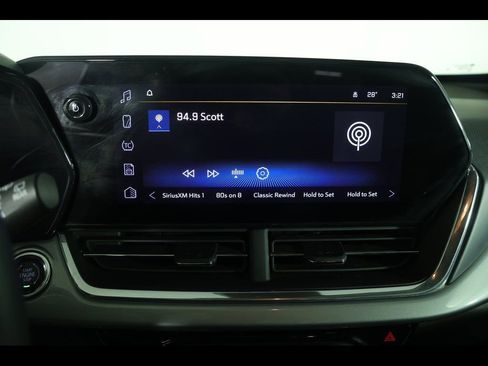 Used 2025 Chevrolet Trax LT w/ LT Convenience Package image 13