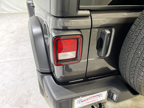 Used 2025 Jeep Wrangler Sport image 10