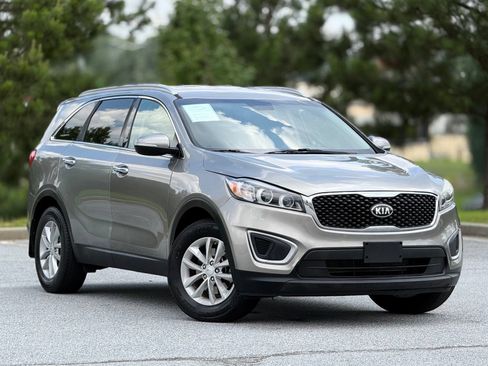 Used 2016 Kia Sorento FWD image 13