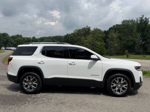Used 2023 GMC Acadia SLT AWD/4WD image 2
