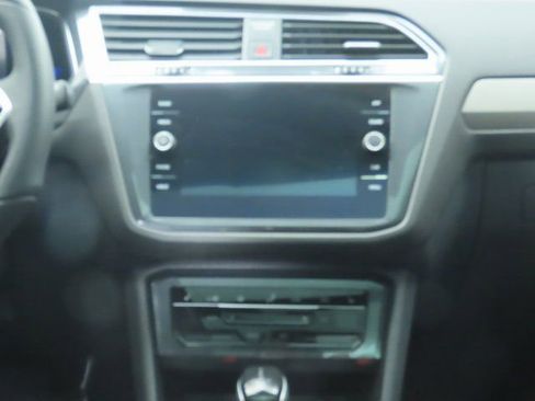 Used 2022 Volkswagen Tiguan SE R-Line image 14
