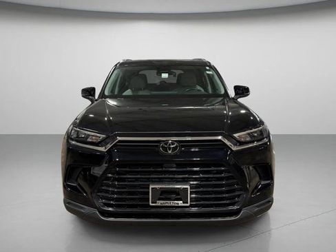 Used 2024 Toyota Grand Highlander image 9