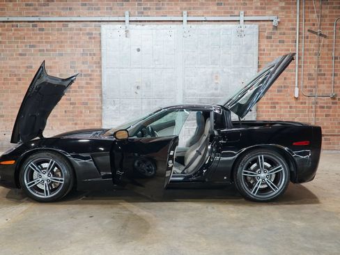 Used 2009 Chevrolet Corvette Convertible w/ Preferred Equipment Group RWD image 27