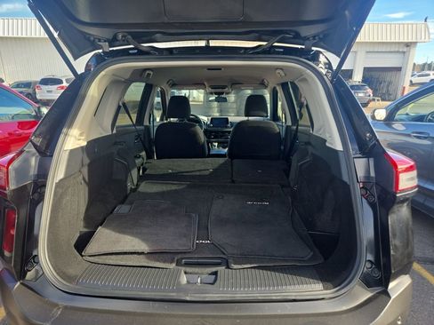 Used 2023 Nissan Rogue SV image 17