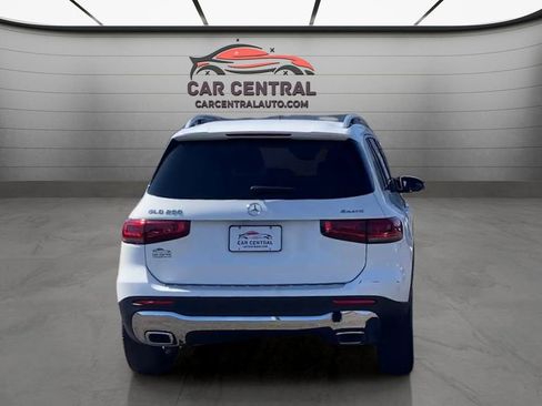 Used 2023 Mercedes-Benz GLB 250 4MATIC w/ Premium Package image 4