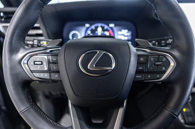 Used 2025 Lexus GX 550 w/ Cold Area Package AWD/4WD image 12