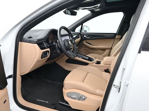 Used 2026 Porsche Macan image 4