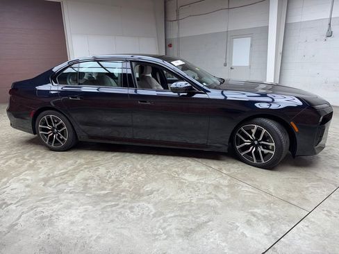 Certified 2023 BMW 760i xDrive w/ Executive Package image 6