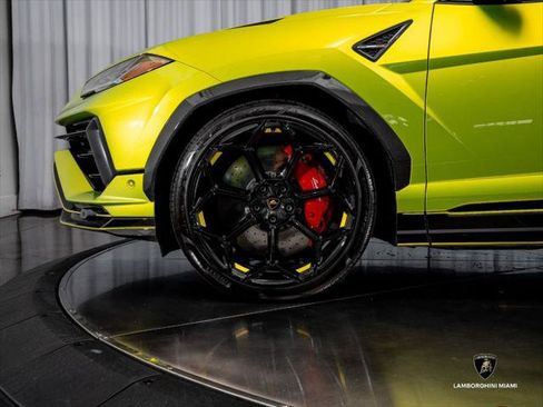 Used 2023 Lamborghini Urus Performante AWD/4WD image 13