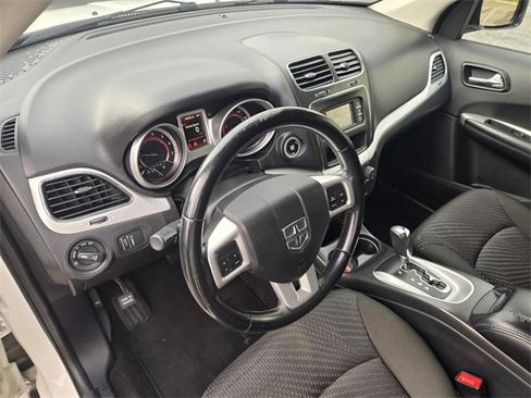 Used 2019 Dodge Journey SE w/ Premium Group image 11