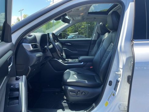 Used 2021 Toyota Highlander XLE AWD/4WD image 31