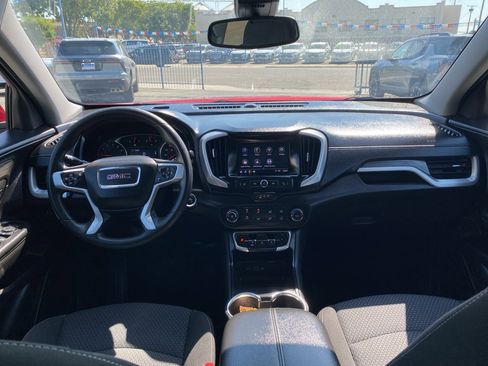 Used 2024 GMC Terrain SLE image 3