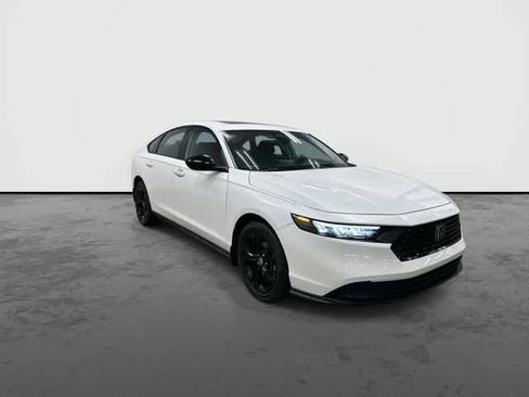 Used 2025 Honda Accord SE image 6