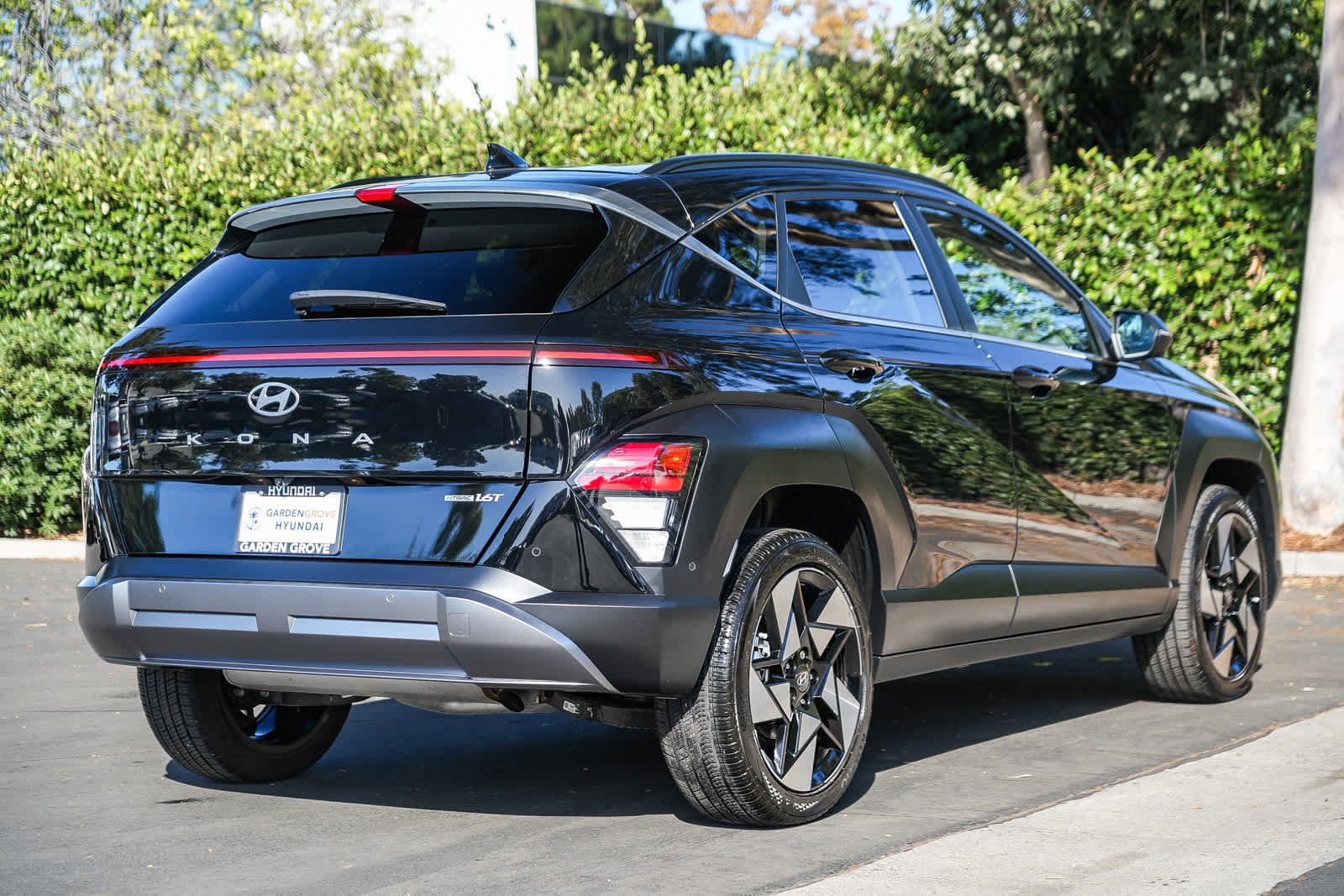 Used 2024 Hyundai Kona Limited AWD/4WD image 6