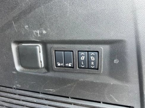 Used 2024 GMC Yukon Denali AWD/4WD image 15