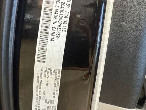 Used 2023 Chrysler Pacifica Touring-L FWD image 79