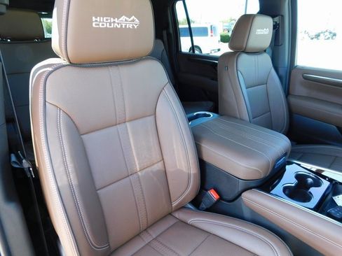 New 2025 Chevrolet Suburban High Country image 22