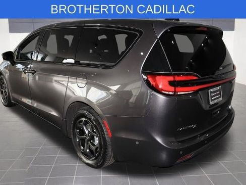 Used 2023 Chrysler Pacifica Limited w/ S Appearance Package FWD image 3