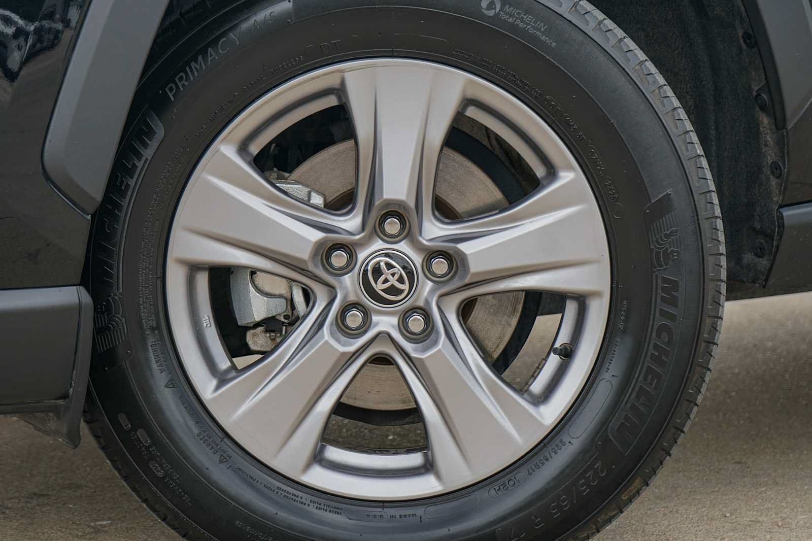 Used 2025 Toyota RAV4 XLE FWD image 2