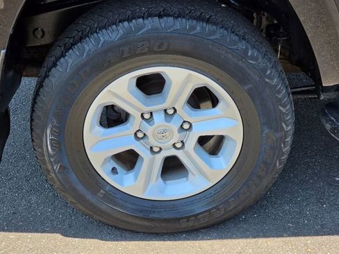 Used 2022 Toyota 4Runner SR5 Premium w/ Moonroof Package AWD/4WD image 12