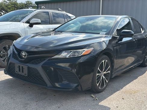 Used 2019 Toyota Camry SE FWD image 13