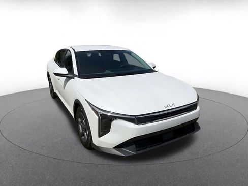 Used 2025 Kia K4 FWD image 3