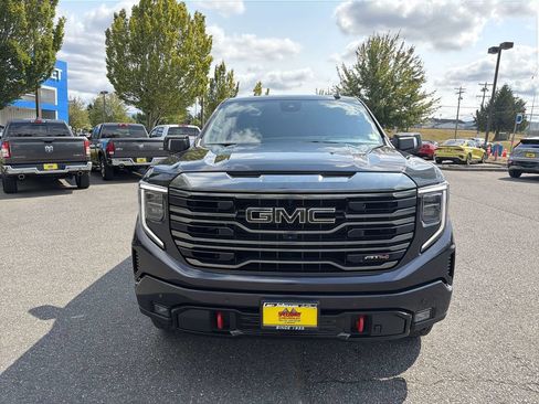 Used 2024 GMC Sierra 1500 AT4 w/ Technology Package AWD/4WD image 4