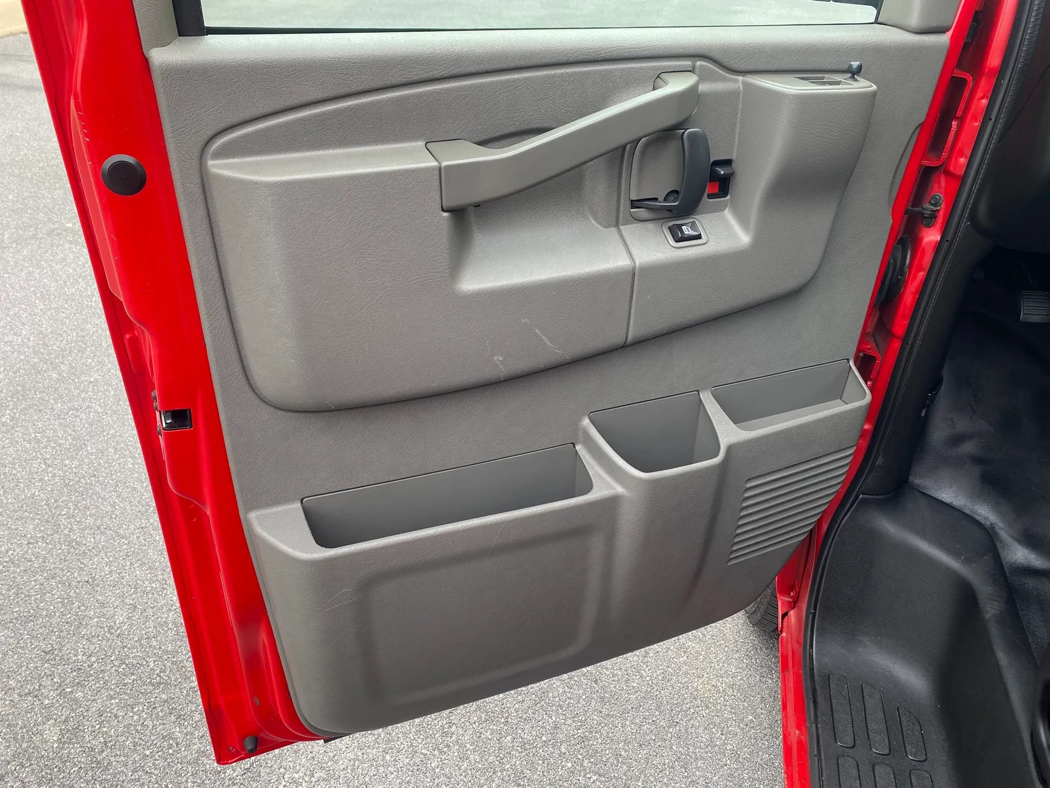 Used 2019 Chevrolet Express 3500 LS RWD image 8