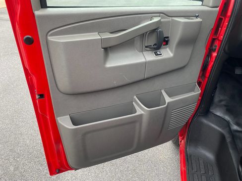 Used 2019 Chevrolet Express 3500 LS RWD image 8
