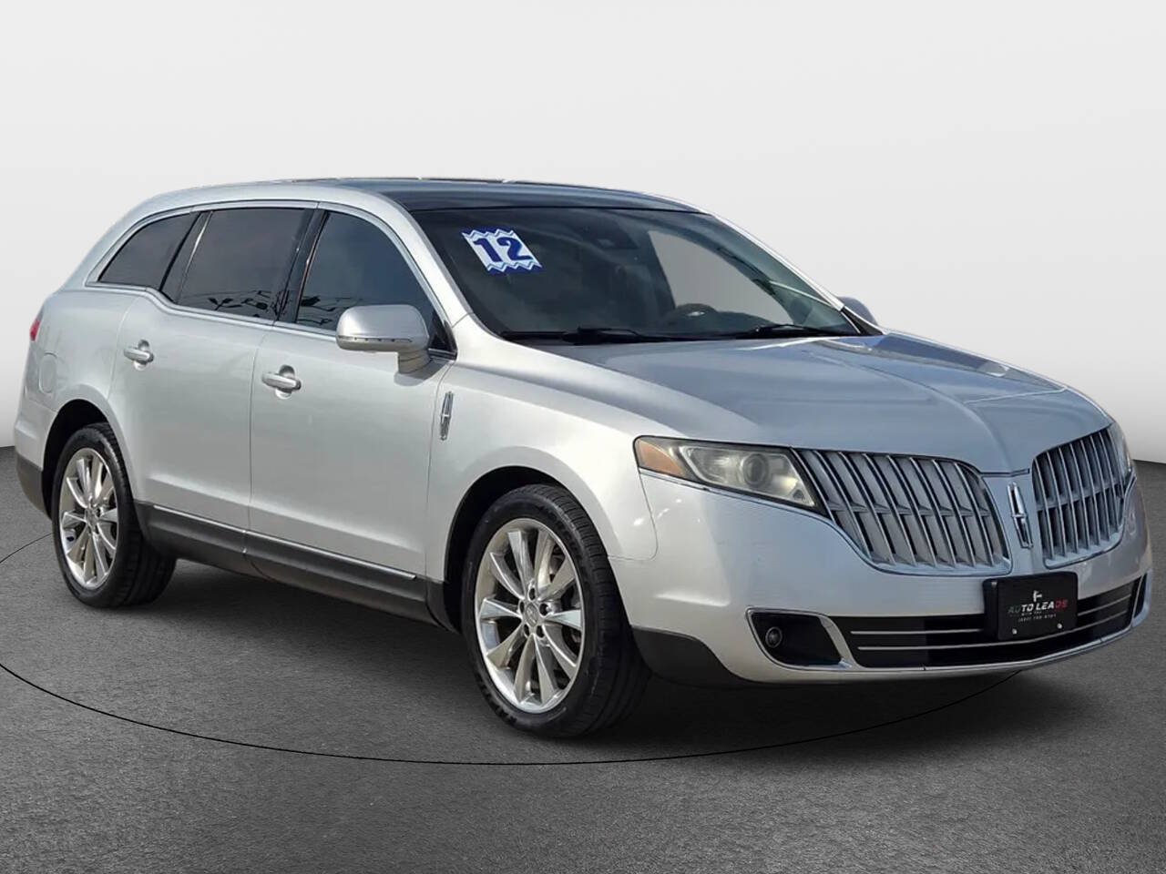 Used 2012 Lincoln MKT AWD image 2