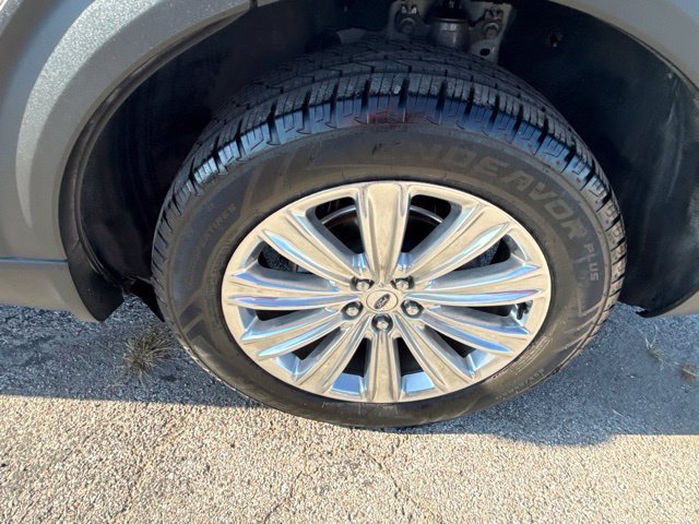 Used 2022 Ford Explorer Limited w/ Equipment Group 301A AWD/4WD image 10