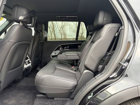 New 2026 Land Rover Range Rover Long Wheelbase SE AWD/4WD image 12