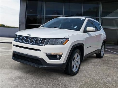 Used 2018 Jeep Compass Latitude FWD image 5