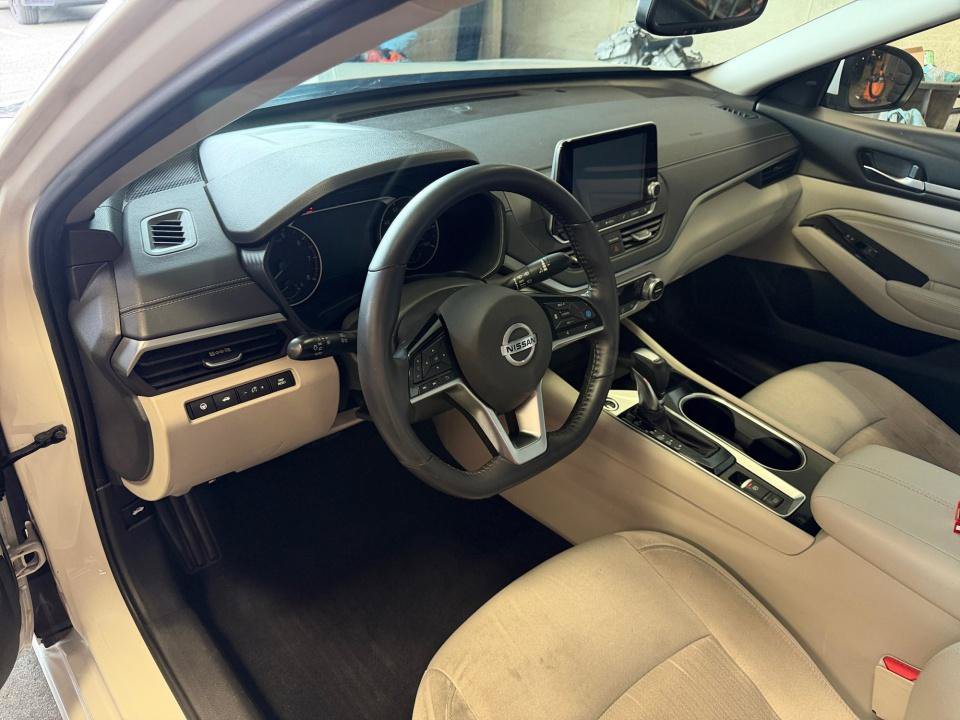 Used 2020 Nissan Altima 2.5 SV FWD image 34