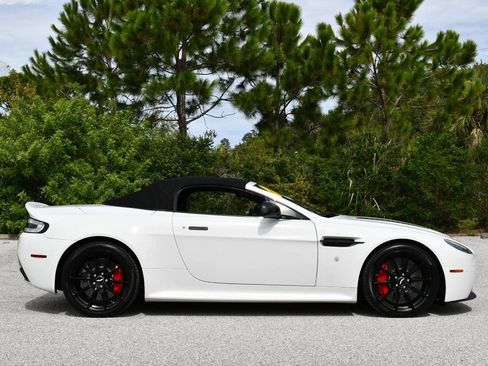 Used 2017 Aston Martin V12 Vantage S RWD image 44