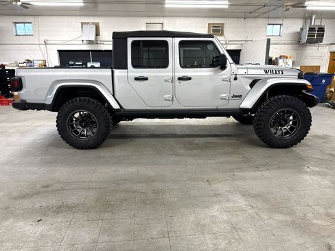 Used 2022 Jeep Gladiator Sport image 97