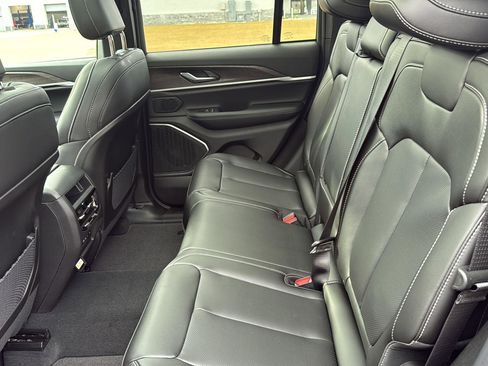 New 2026 Jeep Grand Cherokee Limited w/ Luxury Tech Group II RWD image 28