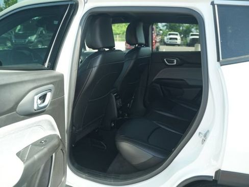 Used 2025 Jeep Compass Latitude AWD/4WD image 15