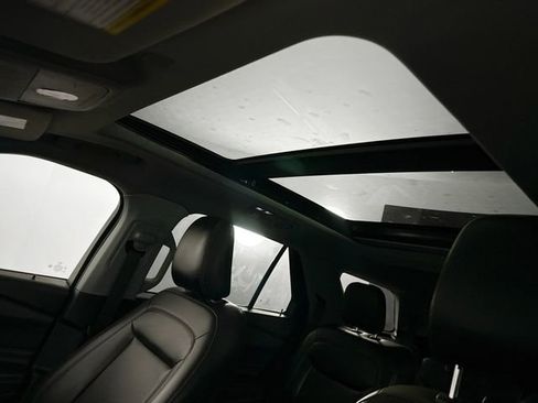 Used 2022 Ford Explorer XLT w/ Equipment Group 202A image 25