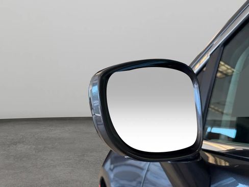 Used 2017 Chrysler Pacifica Touring-L FWD image 34