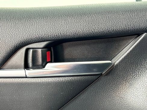 Used 2022 Toyota Camry SE w/ Convenience Package image 32