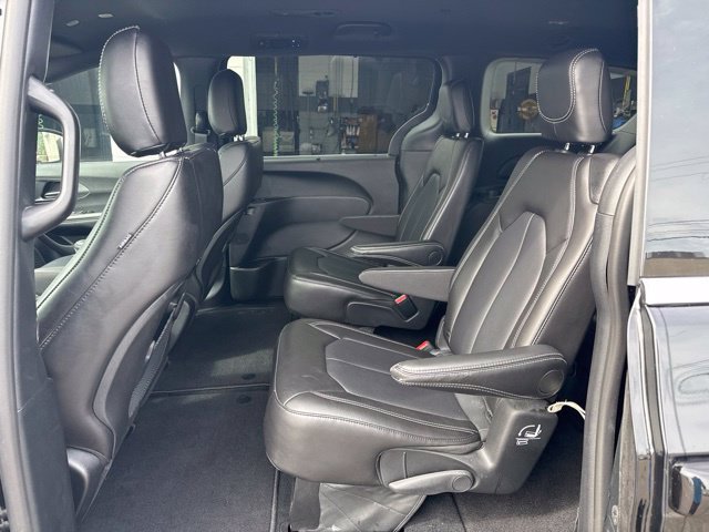 Used 2026 Chrysler Pacifica Select FWD image 21