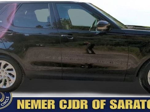 Used 2024 Land Rover Discovery S image 7