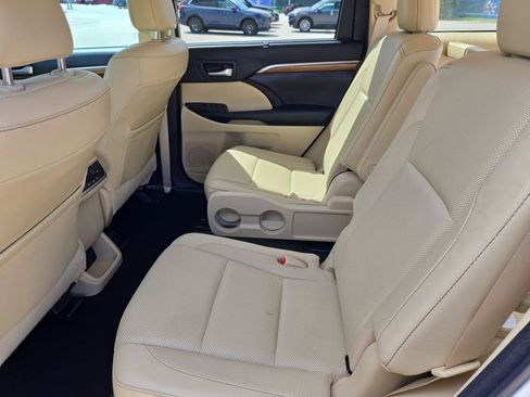 Used 2017 Toyota Highlander Limited FWD image 25