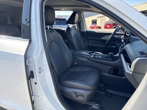 Used 2024 Toyota Grand Highlander AWD image 40