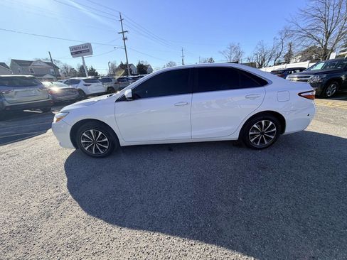 Used 2017 Toyota Camry LE image 30