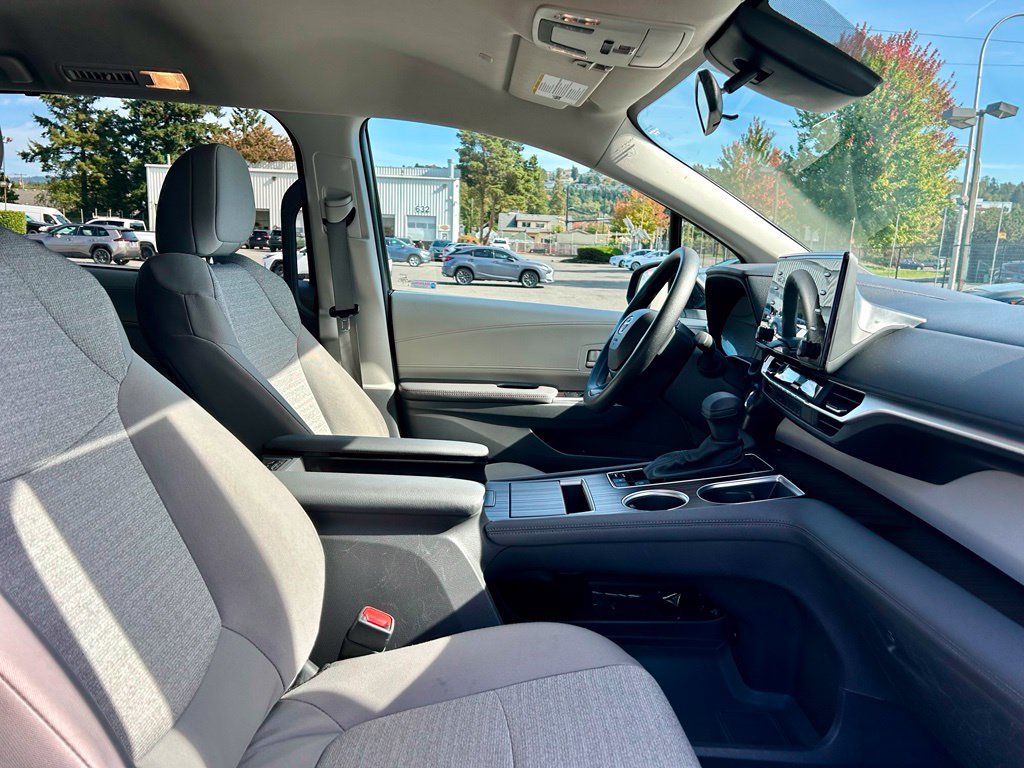 Certified 2024 Toyota Sienna LE AWD/4WD image 18